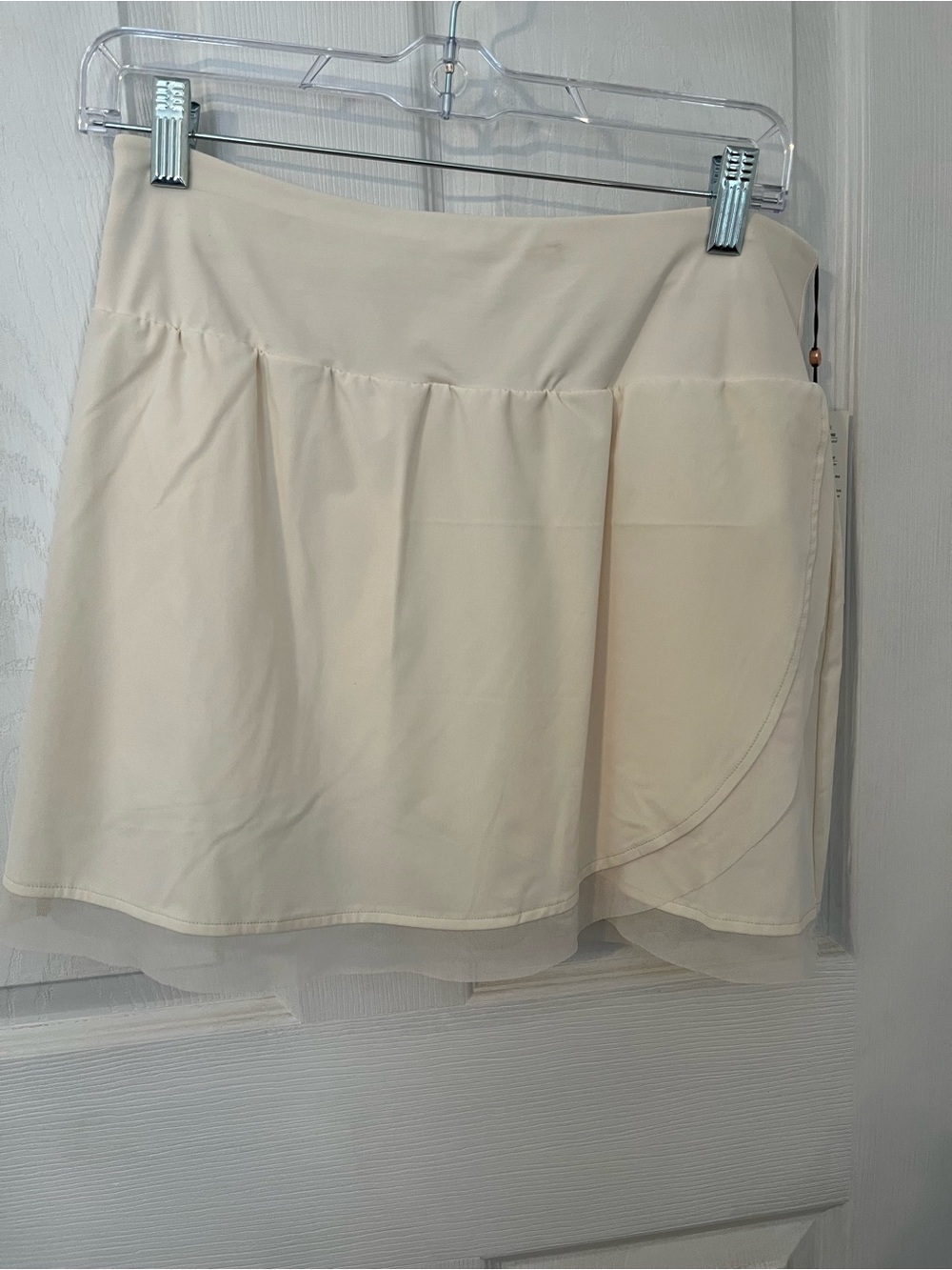 Cala Cream Chiffon-Layer Mini Skirt perfect for Golf. New with tags